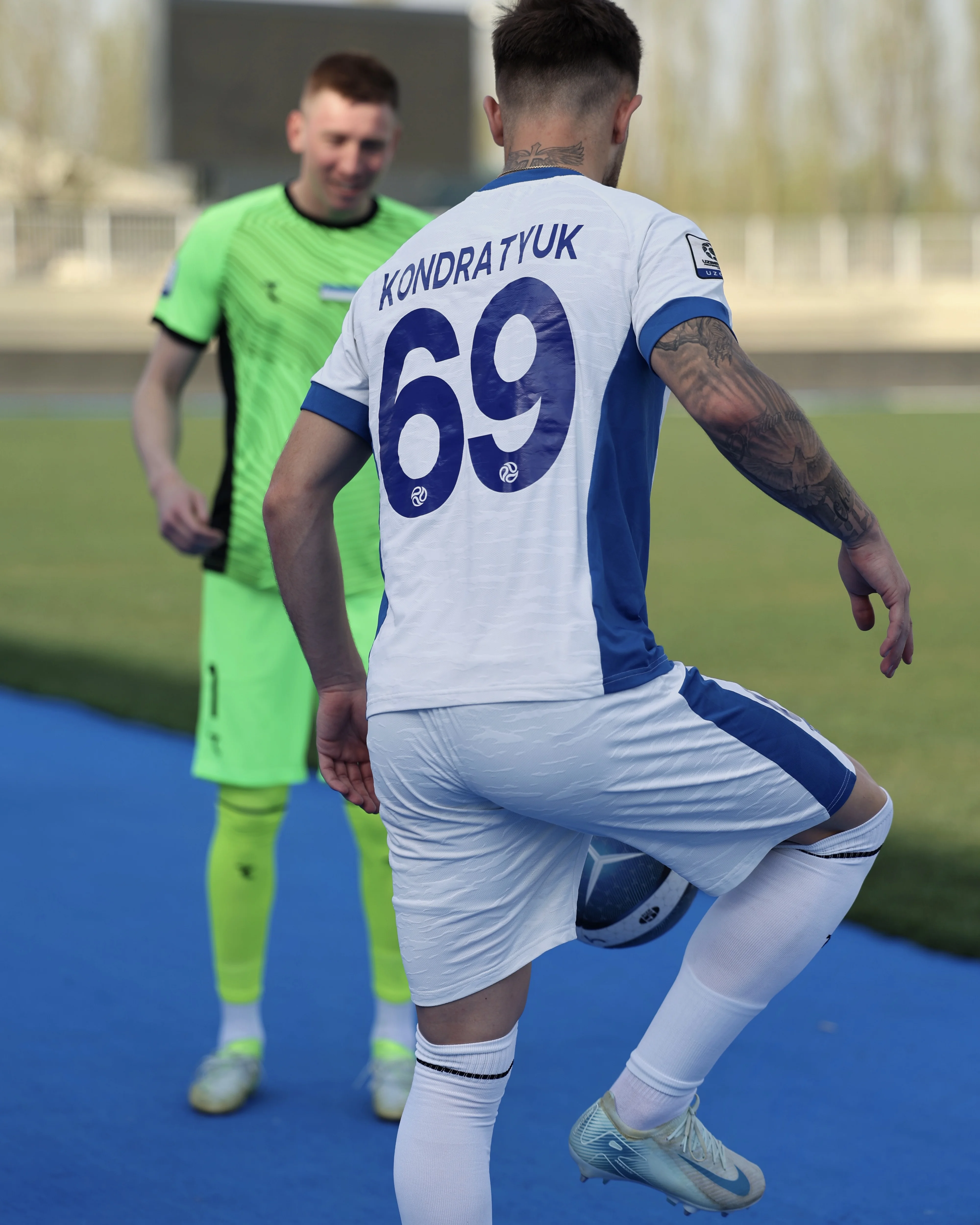 CREATE THE FUTURE - Women's Sport Collection